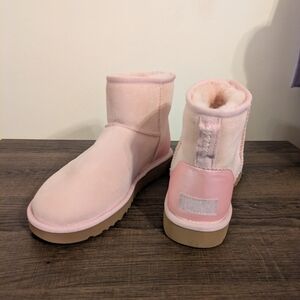 UGG Classic Mini II Boots in Pale Pink
